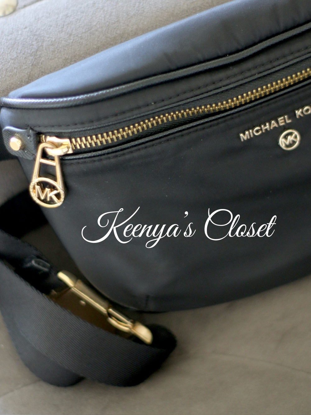 ❗️LAST CALL MICHAEL KORS Fanny Pack with Gold Accents (Like New Condition) - Picture 2 of 5